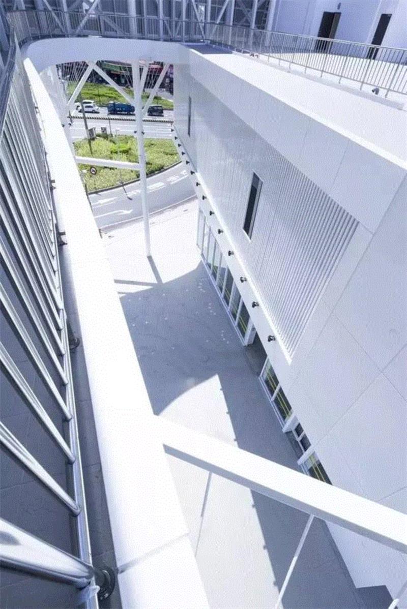 浮悬骑楼 Floating Veranda / 董育纶建筑师事务所