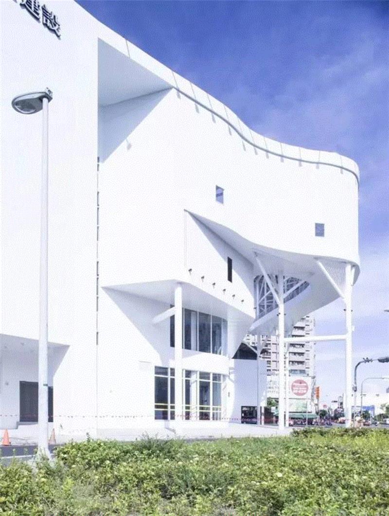 浮悬骑楼 Floating Veranda / 董育纶建筑师事务所