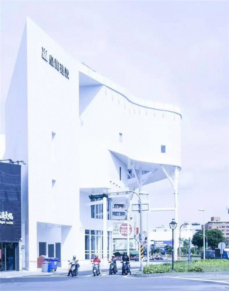 浮悬骑楼 Floating Veranda / 董育纶建筑师事务所