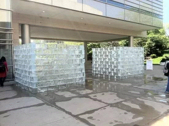在专制政权下依然深情相拥，马德里CA2M艺术中心回顾艾伦·卡普洛70年代经典之作 | H&W艺术家