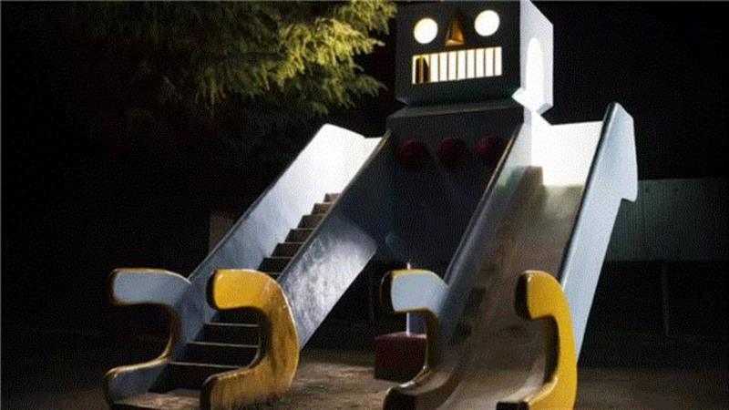 这位摄影师记录下了日本历史上最辉煌的儿童滑梯