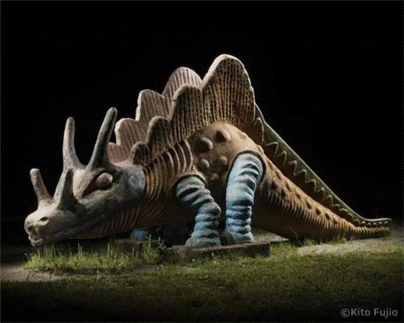 这位摄影师记录下了日本历史上最辉煌的儿童滑梯