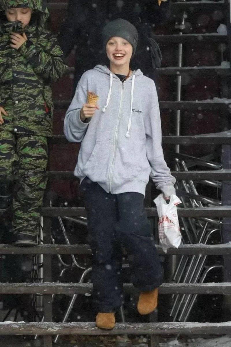 当11岁的女儿告诉朱莉和皮特，她想要做一个男生……