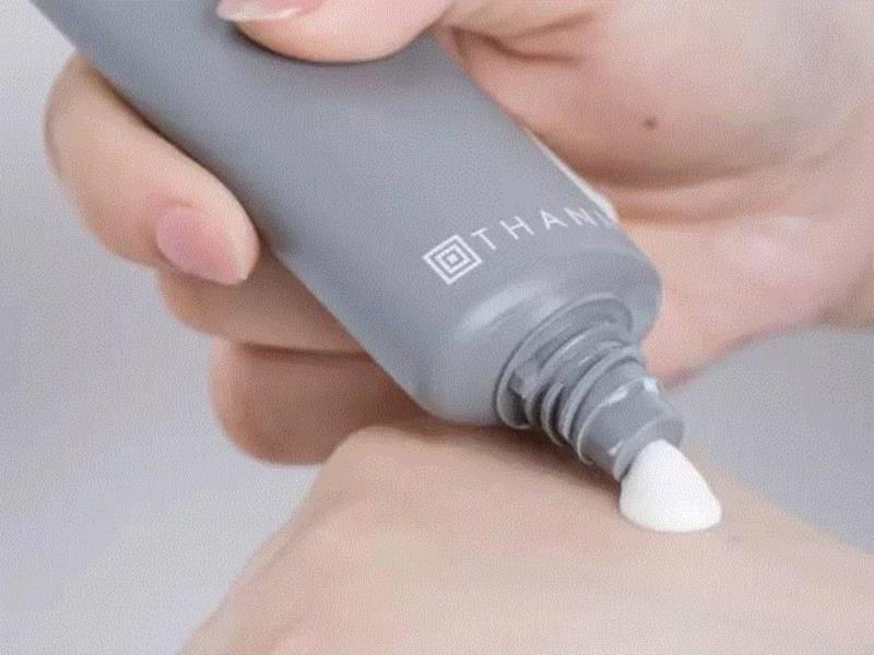 涂上这支泰国爆款防晒霜，想晒黑都难