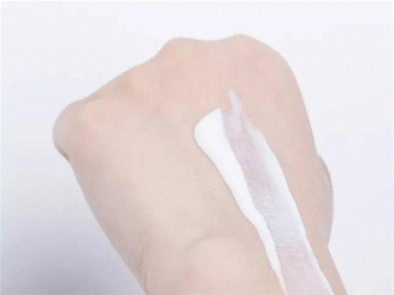 涂上这支泰国爆款防晒霜，想晒黑都难