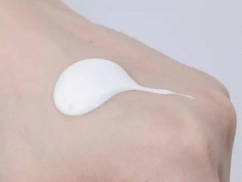 涂上这支泰国爆款防晒霜，想晒黑都难