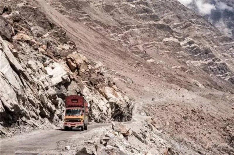 【女司机的噩梦】世界上最恐怖的14条公路，中国竟上榜两条