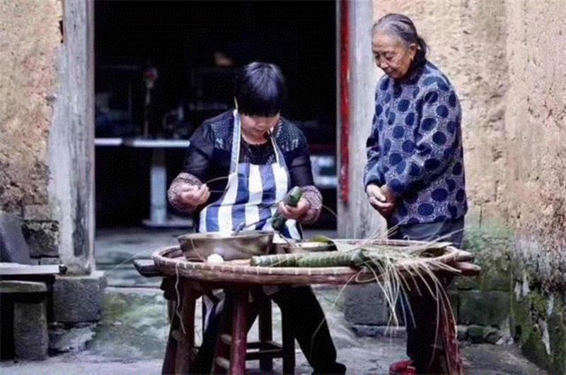 中国最长的粽子竟然长这样，你知道它是怎么包出来的吗？