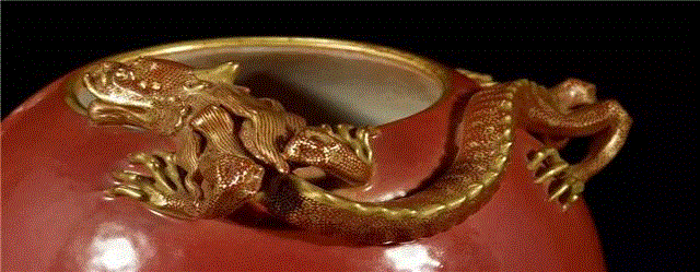 春拍预览｜珊瑚红釉洒金堆龙罐一对