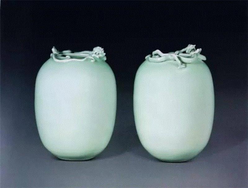 春拍预览｜珊瑚红釉洒金堆龙罐一对