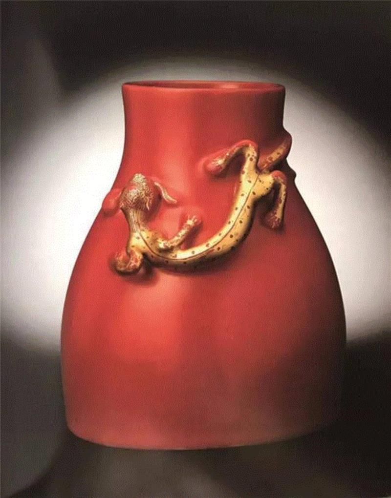春拍预览｜珊瑚红釉洒金堆龙罐一对