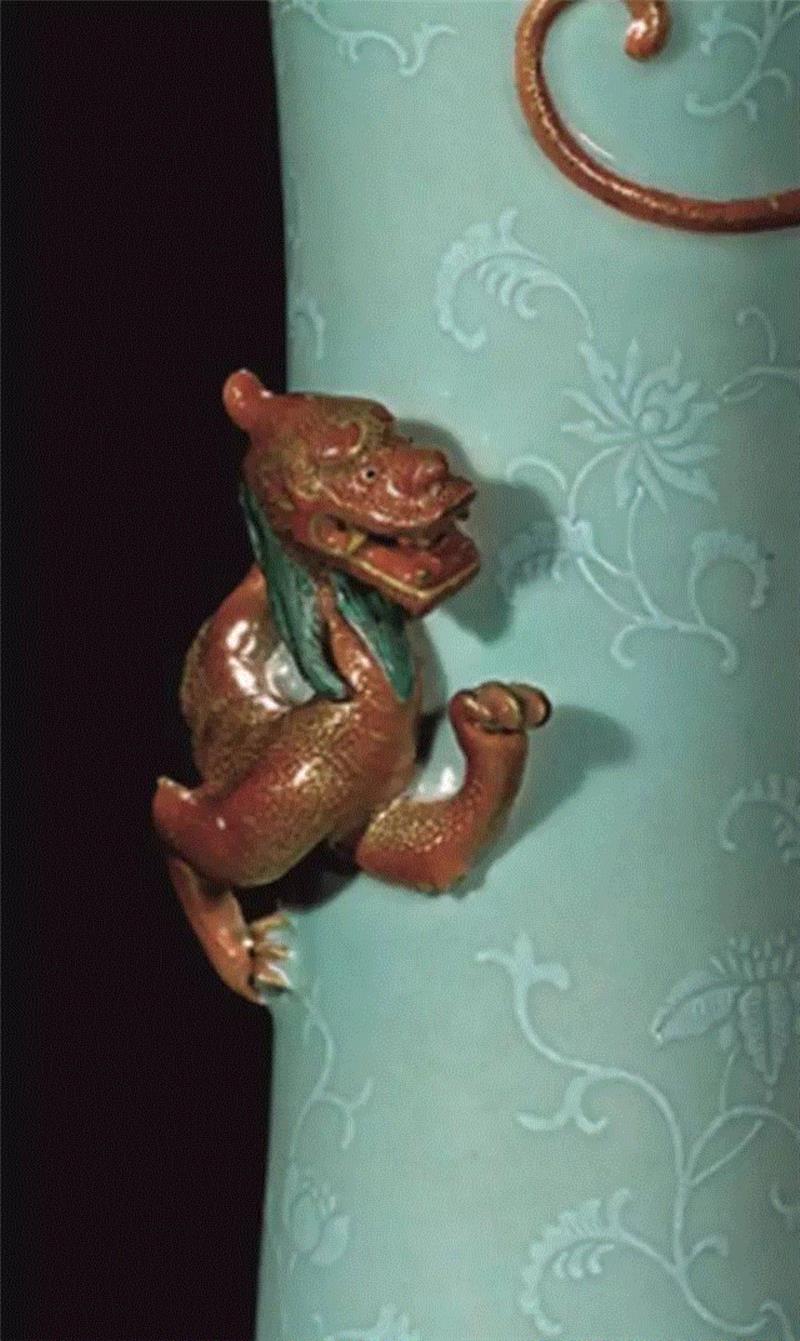 春拍预览｜珊瑚红釉洒金堆龙罐一对