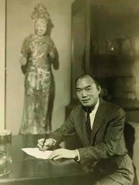 春拍预览｜珊瑚红釉洒金堆龙罐一对