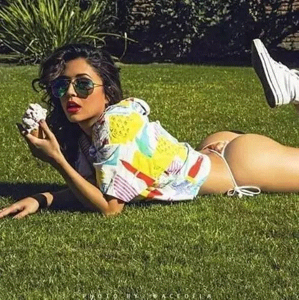 这个90后女孩的黄金腰臀比堪比玛丽莲·梦露，被ins评为全球最性感女神！四百万粉丝每天等着舔屏