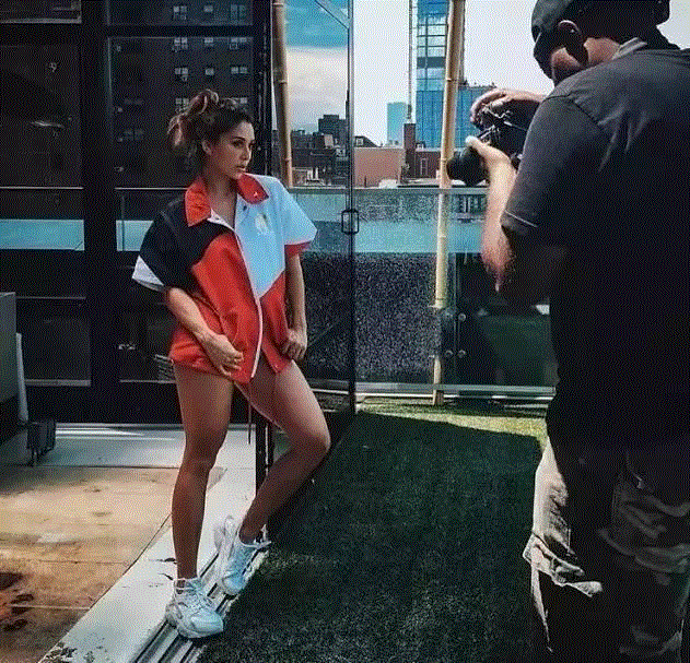 这个90后女孩的黄金腰臀比堪比玛丽莲·梦露，被ins评为全球最性感女神！四百万粉丝每天等着舔屏