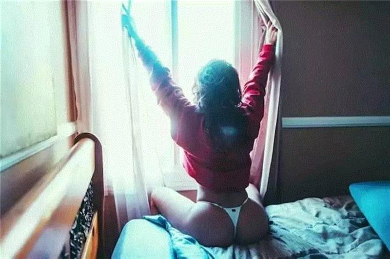 这个90后女孩的黄金腰臀比堪比玛丽莲·梦露，被ins评为全球最性感女神！四百万粉丝每天等着舔屏