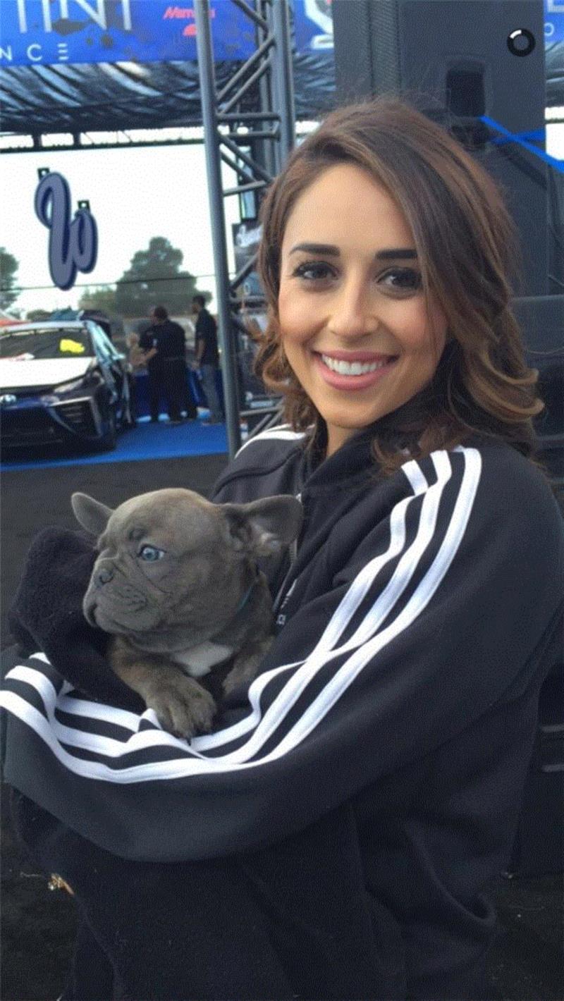 这个90后女孩的黄金腰臀比堪比玛丽莲·梦露，被ins评为全球最性感女神！四百万粉丝每天等着舔屏