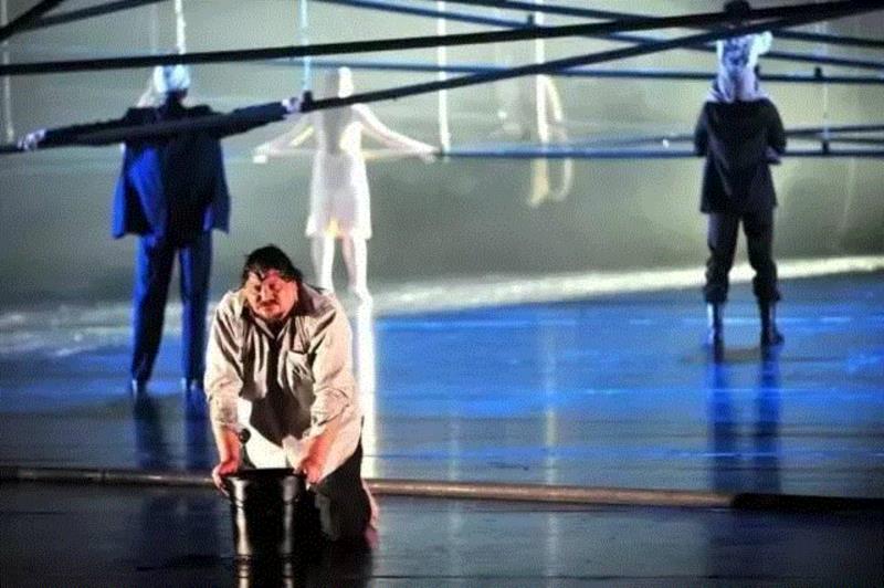 新瓶装盛的麦克白夫人和她的倒霉夫君