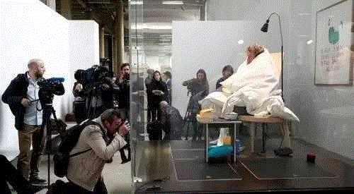 学母鸡孵蛋，把自己关进巨石，这位法国最极端行为艺术家都做了什么？,表演,亚伯拉罕·波因舍瓦尔,Poincheval,Abraham,行为艺术家,行为艺术