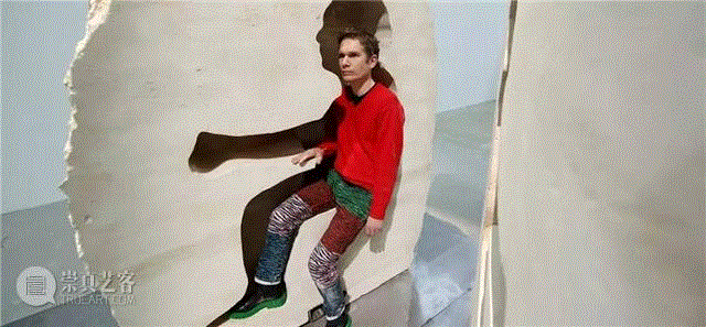 学母鸡孵蛋，把自己关进巨石，这位法国最极端行为艺术家都做了什么？,表演,亚伯拉罕·波因舍瓦尔,Poincheval,Abraham,行为艺术家,行为艺术