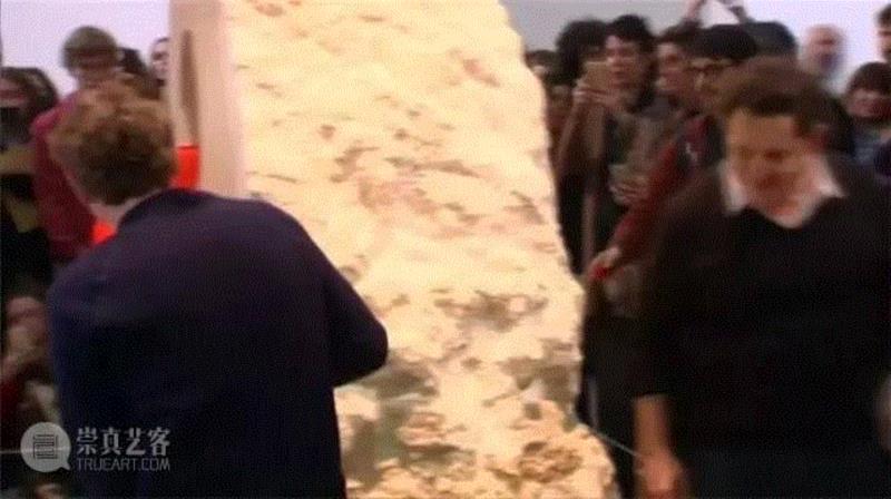 学母鸡孵蛋，把自己关进巨石，这位法国最极端行为艺术家都做了什么？,表演,亚伯拉罕·波因舍瓦尔,Poincheval,Abraham,行为艺术家,行为艺术