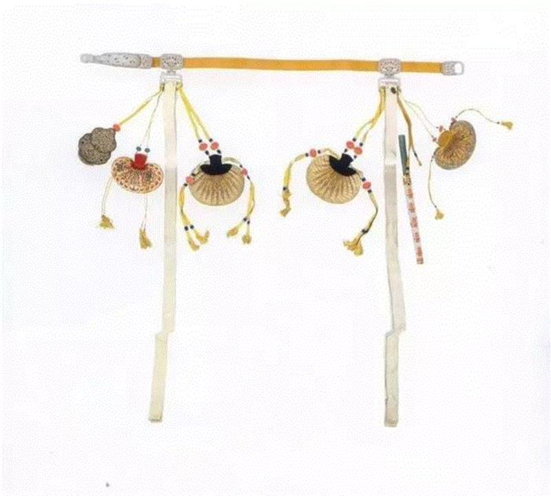 春拍预览|珍珠地珐琅彩火镰盒