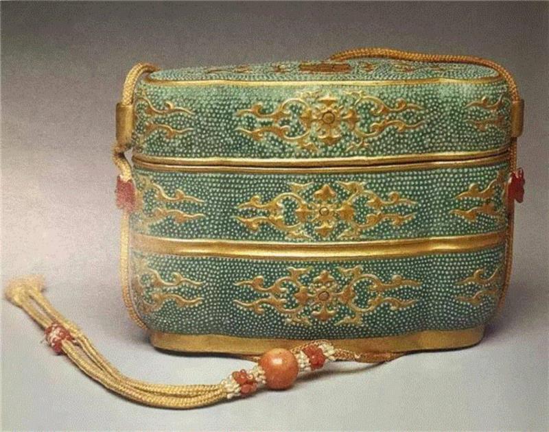 春拍预览|珍珠地珐琅彩火镰盒