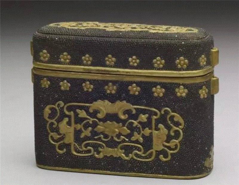 春拍预览|珍珠地珐琅彩火镰盒