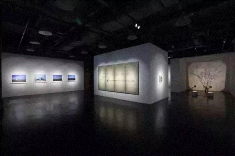 凤凰艺术展评 | 姜俊:拼贴、解构、重构——《拼贴:玩纸牌的人》