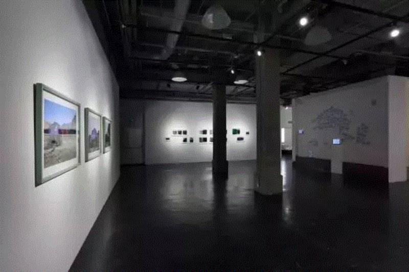 凤凰艺术展评 | 姜俊:拼贴、解构、重构——《拼贴:玩纸牌的人》
