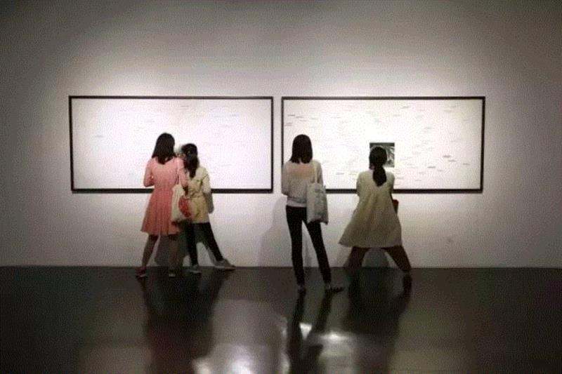 凤凰艺术展评 | 姜俊:拼贴、解构、重构——《拼贴:玩纸牌的人》