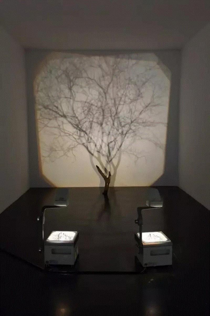 凤凰艺术展评 | 姜俊:拼贴、解构、重构——《拼贴:玩纸牌的人》
