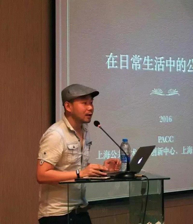 凤凰艺术展评 | 姜俊:拼贴、解构、重构——《拼贴:玩纸牌的人》