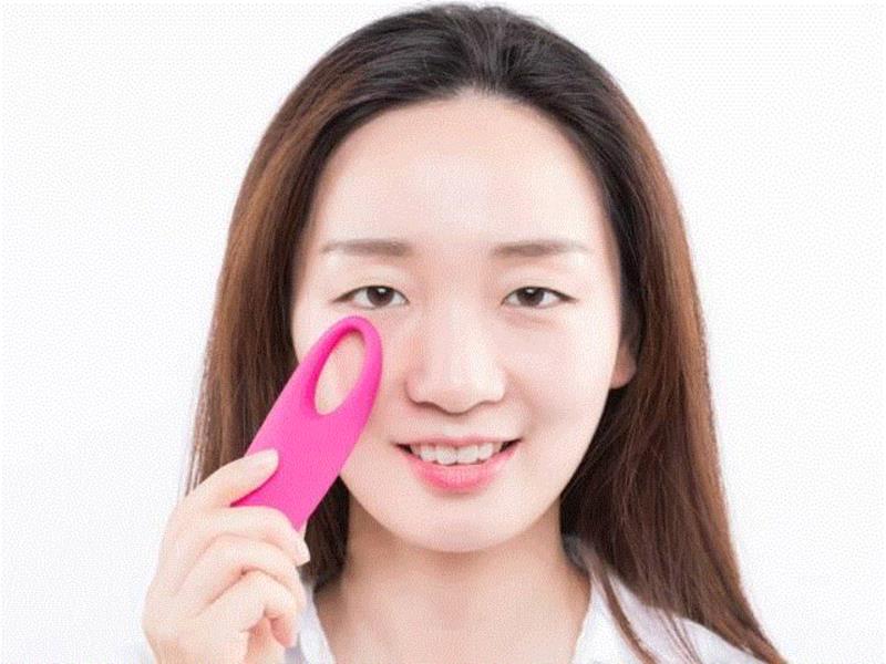 小身材扭一扭，抚平眼角细纹全靠它