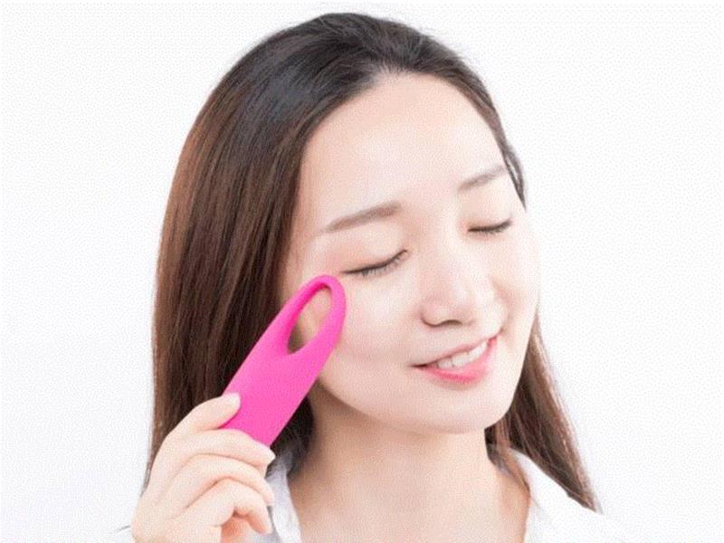 小身材扭一扭，抚平眼角细纹全靠它