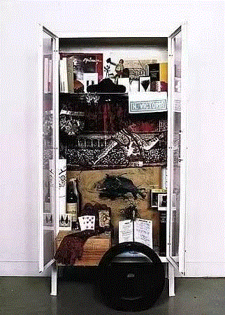 Sophie Calle——我不是在做艺术，而是在玩