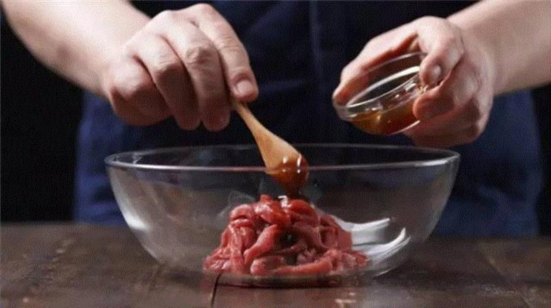 肉丝、鱼片,炒得鲜嫩的诀窍