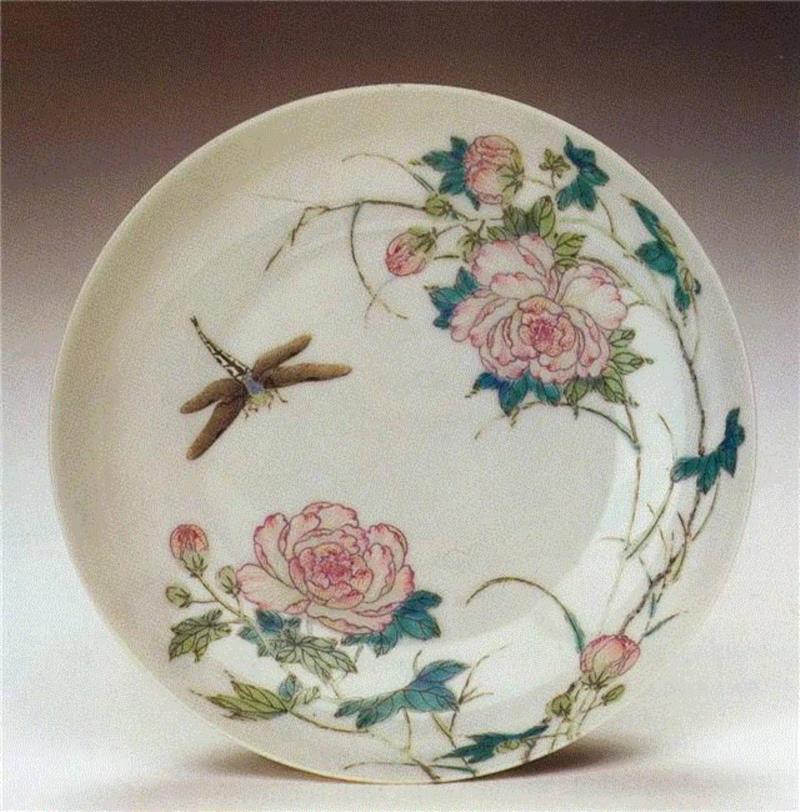 【春拍预览】巧绘珍窑若写生——记清乾隆粉彩过枝芙蓉花蜻蜓纹盘
