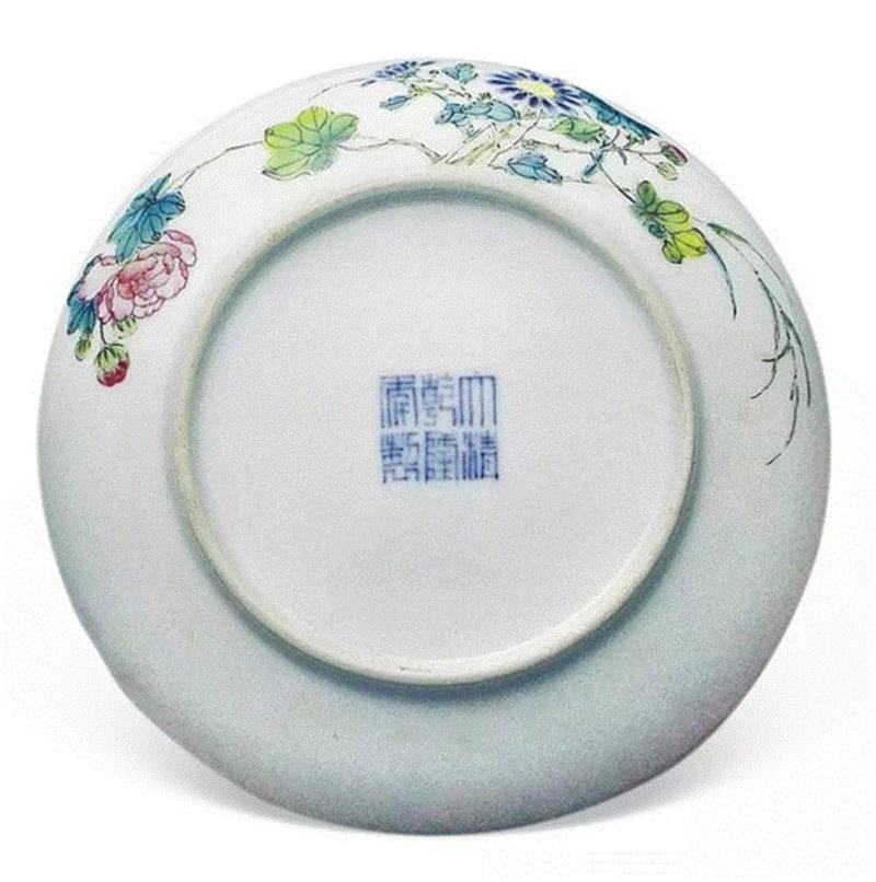 【春拍预览】巧绘珍窑若写生——记清乾隆粉彩过枝芙蓉花蜻蜓纹盘