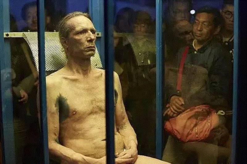 用身体写下的蓝色诗篇 | YT新媒体采访Yann Marussich及“单人表演”工作坊回顾,行为表演,身体艺术,上海明当代美术馆,蓝色混响,扬·马鲁斯西