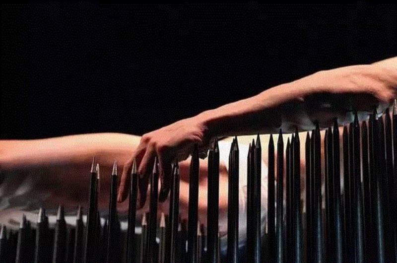 用身体写下的蓝色诗篇 | YT新媒体采访Yann Marussich及“单人表演”工作坊回顾,行为表演,身体艺术,上海明当代美术馆,蓝色混响,扬·马鲁斯西