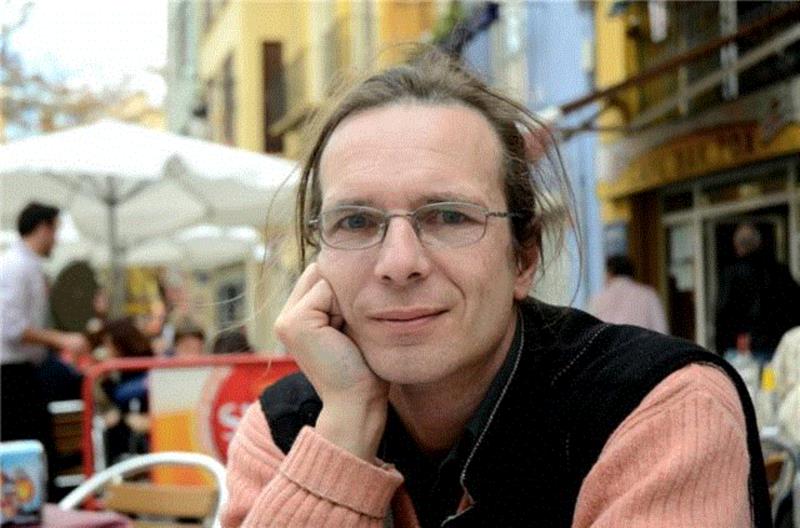 用身体写下的蓝色诗篇 | YT新媒体采访Yann Marussich及“单人表演”工作坊回顾,行为表演,身体艺术,上海明当代美术馆,蓝色混响,扬·马鲁斯西