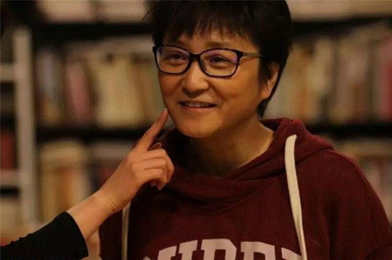 《烟草花》丨尼洛·克鲁斯《安娜在热带》：消失的朗读声