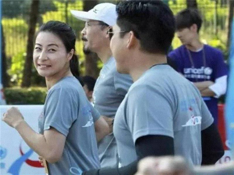 白百合被爆出轨：什么样的女人，才配有幸福的感情？