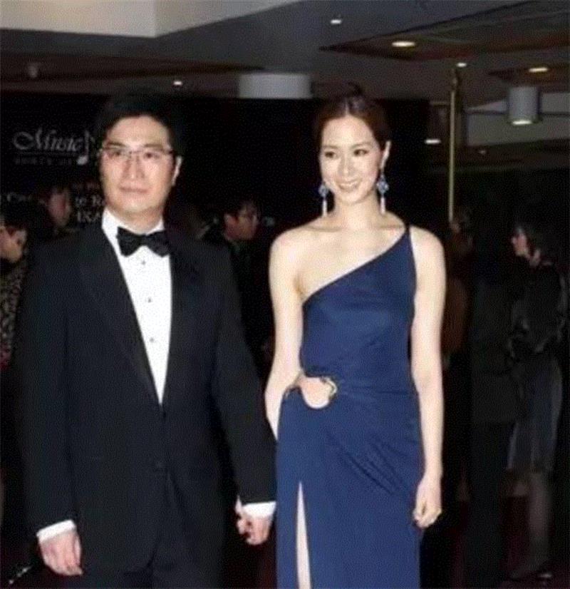 白百合被爆出轨：什么样的女人，才配有幸福的感情？