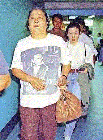 她遭母亲出卖，一裸成名，却三次获封影后，首相都想参加她的婚礼