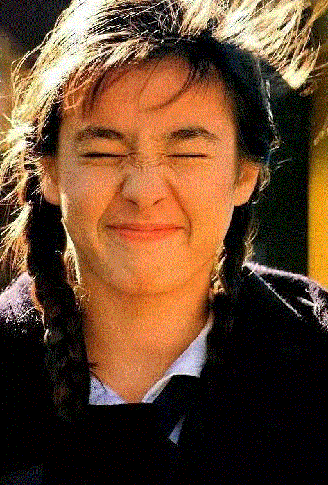 她遭母亲出卖，一裸成名，却三次获封影后，首相都想参加她的婚礼
