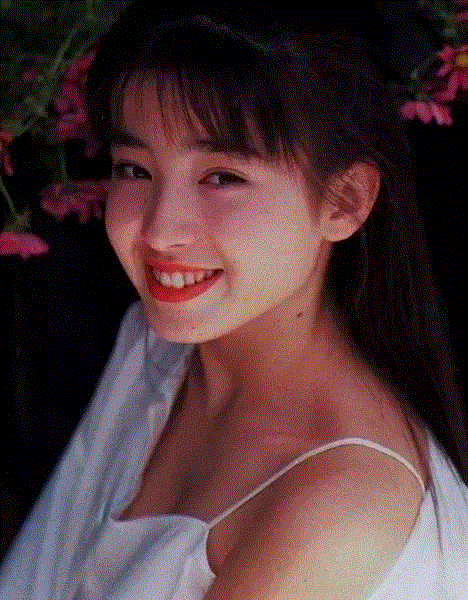 她遭母亲出卖，一裸成名，却三次获封影后，首相都想参加她的婚礼
