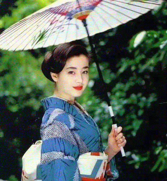 她遭母亲出卖，一裸成名，却三次获封影后，首相都想参加她的婚礼