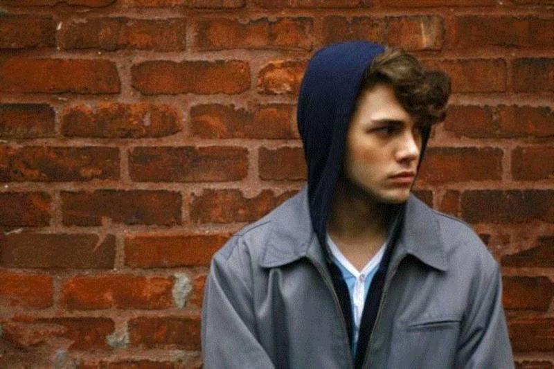 19岁就被戛纳那帮老狐狸认了亲儿子，你以为他只有颜值?